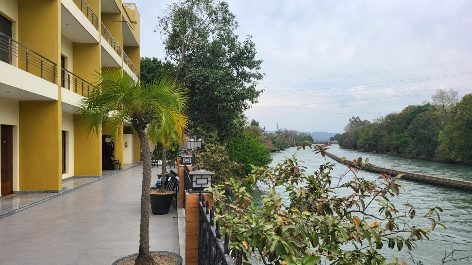 Comfort Inn Coral River Resort Pathānkot Extérieur photo